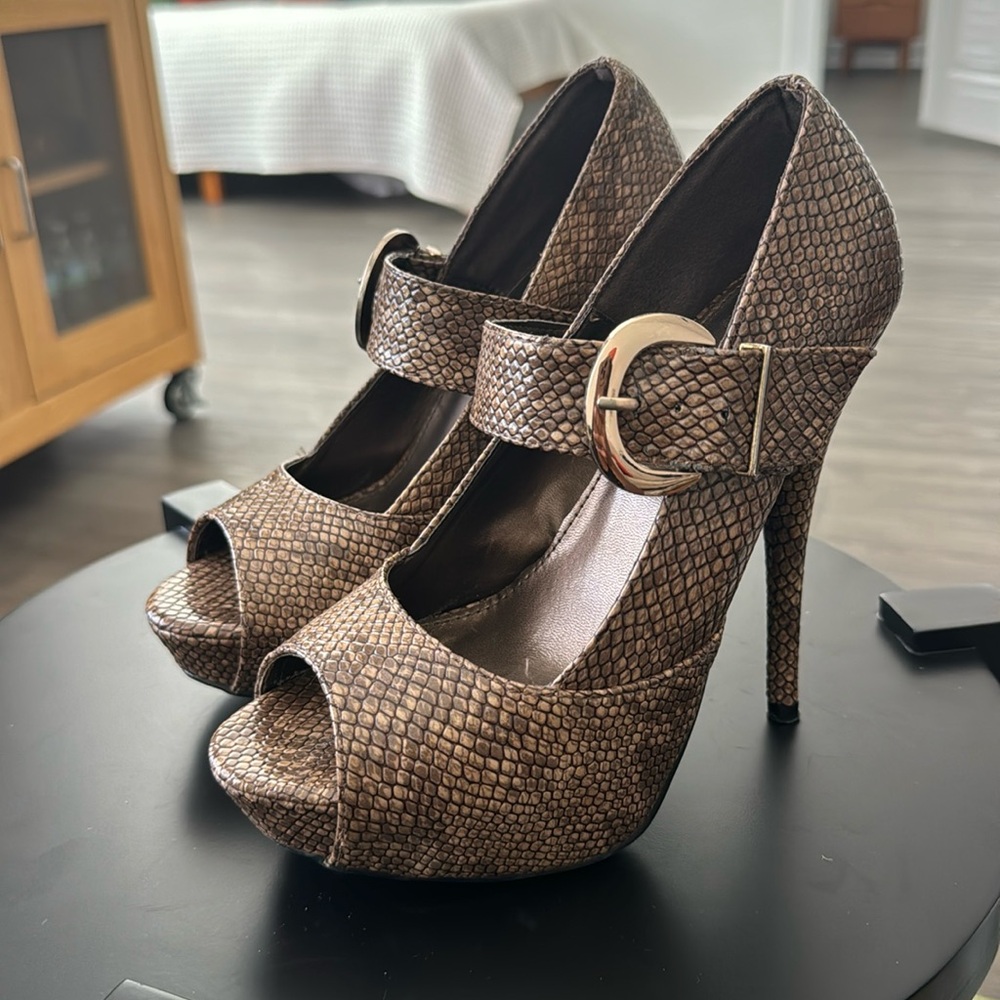 Snakeskin Mary Jane Pump